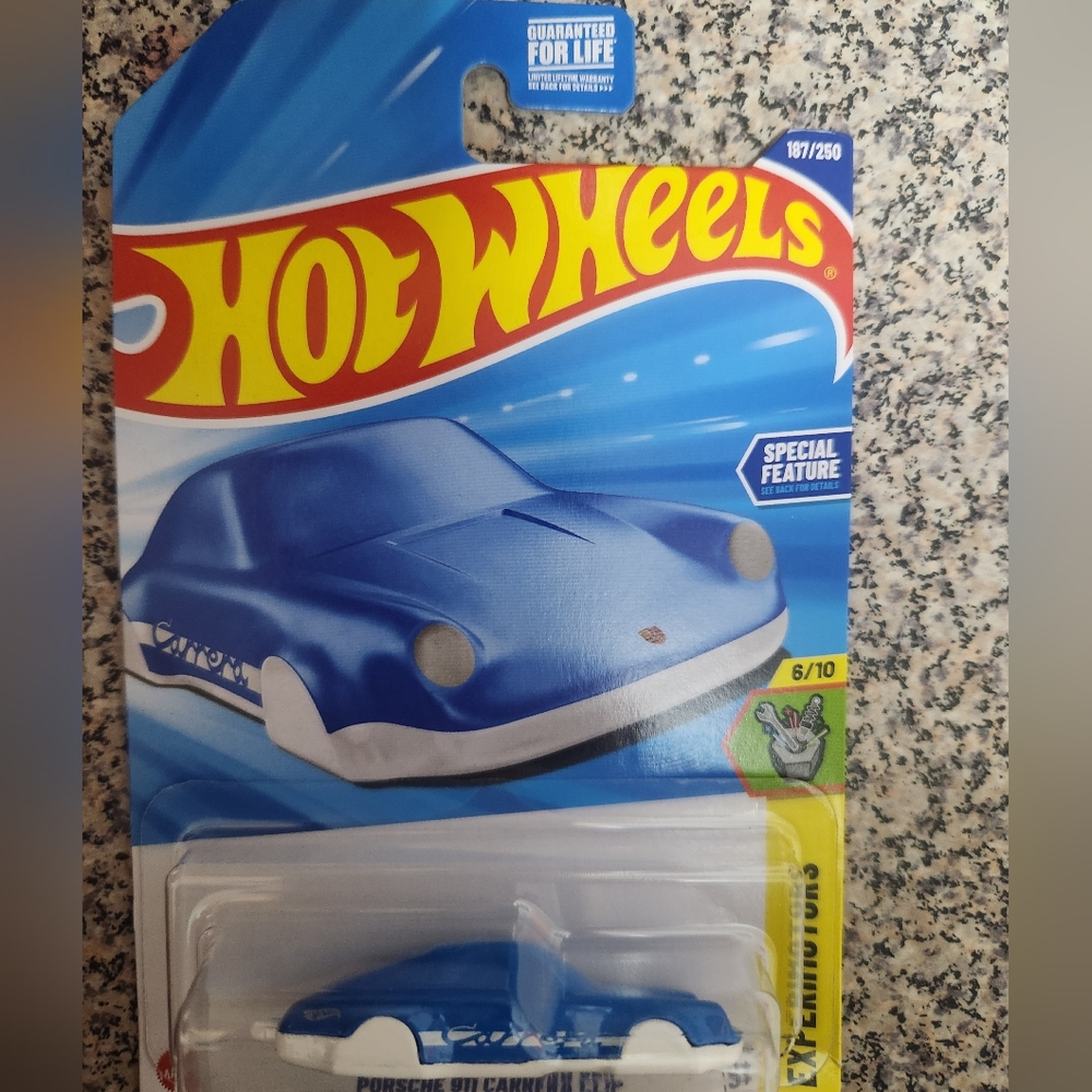 NWT Hot Wheels Porsche 911 Carrera Clip WHITE And BLUE 187/250 Experimotors